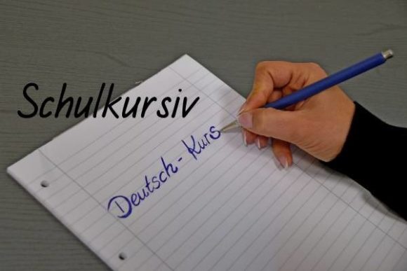 SchulKursiv: A Lightweight Typeface for Dynamic Campaigns